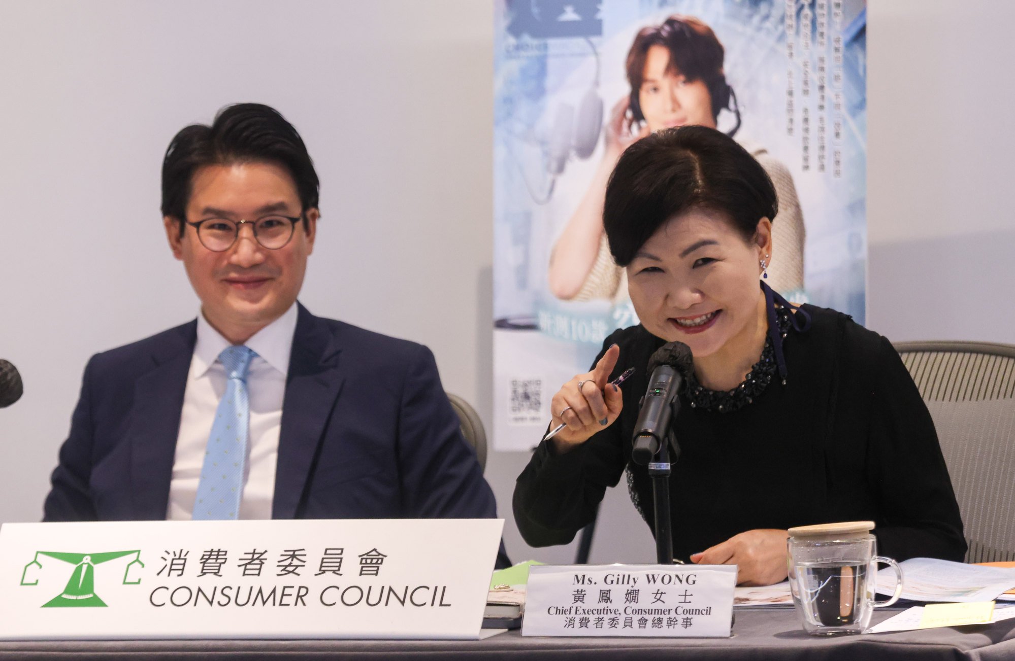 Victor Lam with Consumer Council chief executive Gilly Wong Fung-han. Photo: Jonathan Wong