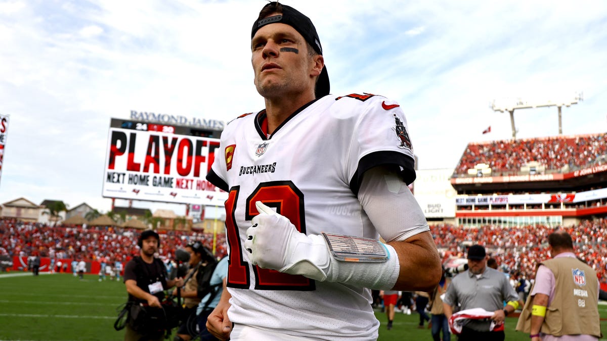 Tom Brady quietly volunteered at animal shelter during 2022 NFL season