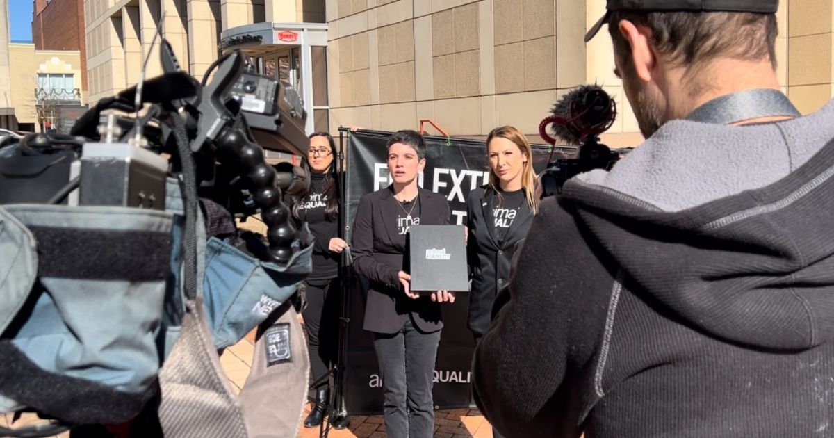 53,000 Voices for Animals Face Hostility at Denny’s Headquarters
